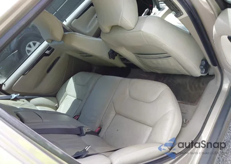 2002 Volvo V70 2.4 from USA, damaged, VIN YV1SW61R321196000